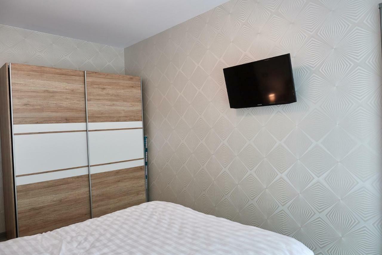Red Apartament In Spa N Pool Beach Resort Navodari Exterior photo